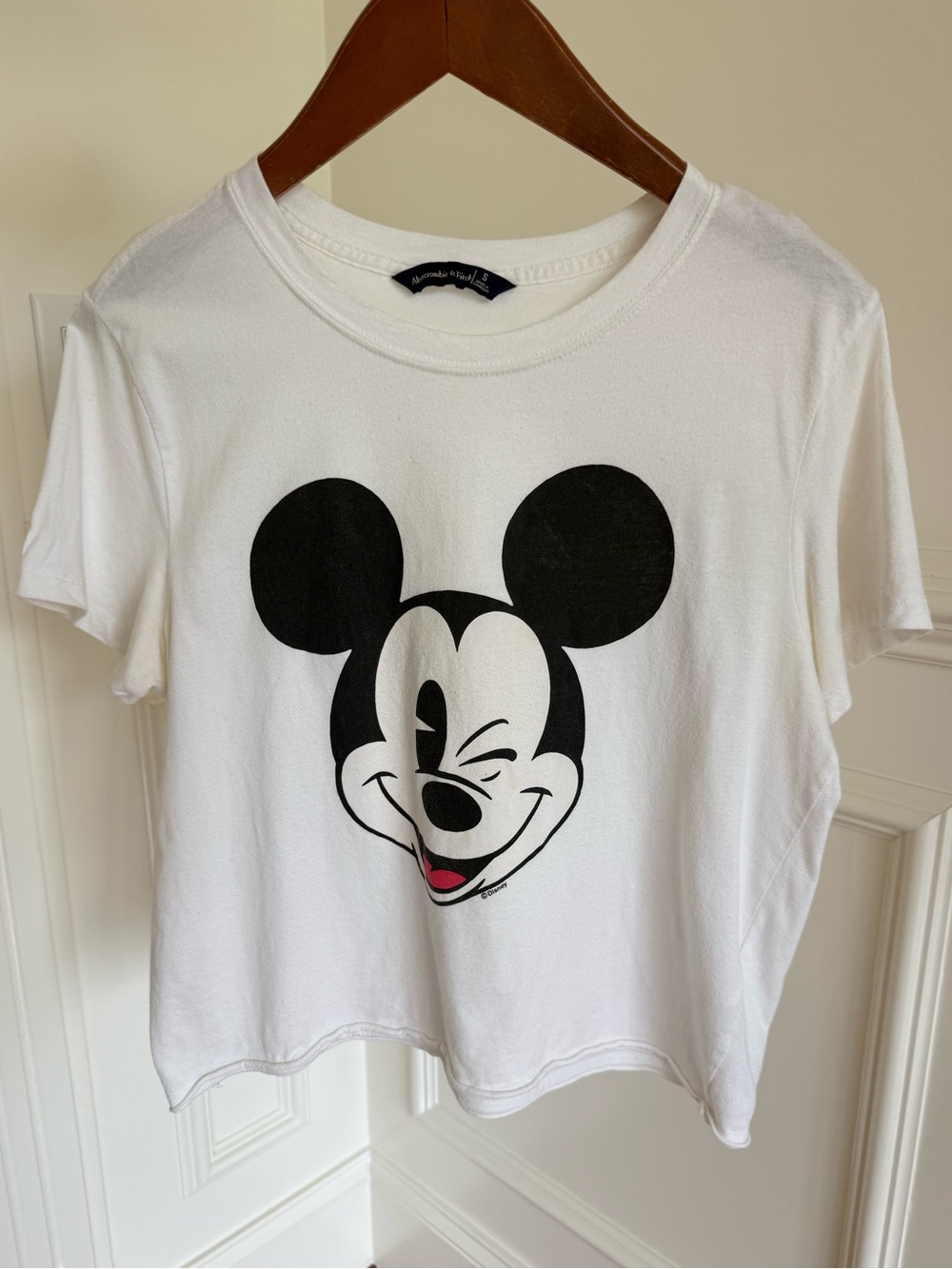 A&F Women's Mickey Mouse graphic cropped Top t-shirt Tee
Abercrombie Size S